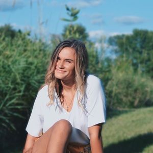 Meet your Posher, Chloe